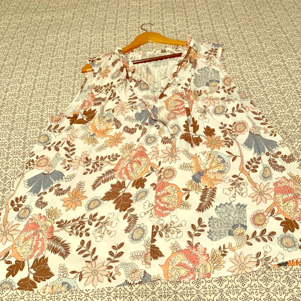 LOFT plus mixed media floral shell size 24
